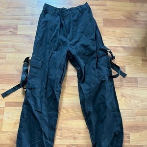 Black women’s cargo pants